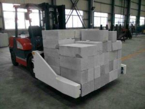 Svorka na betónový blok