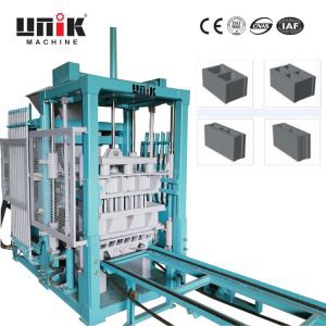 Malý stroj na betónové bloky