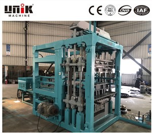 Automatický blokový stroj