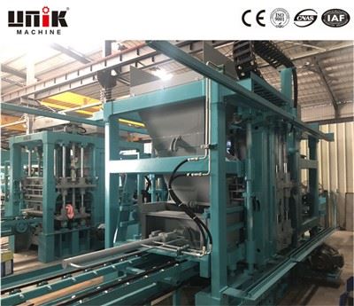 Stroj na výrobu betónových pevných blokov