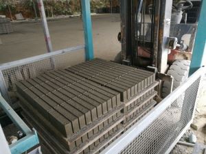 Hydraulický stroj na výrobu tehál