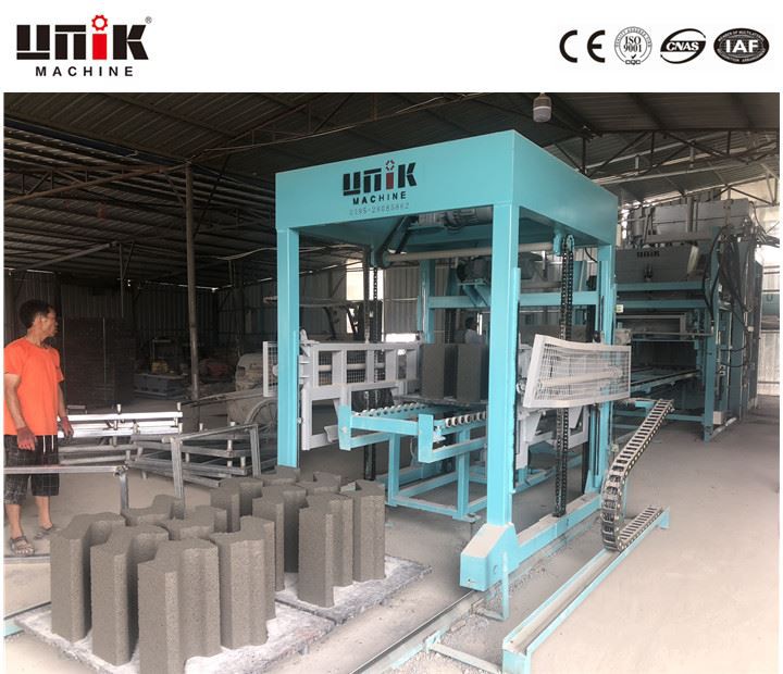 Stroj na výrobu obrubníkov